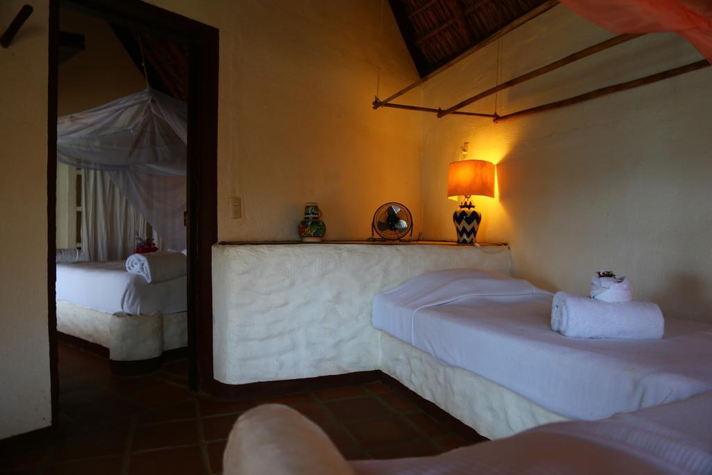 Hotel Bahia De La Luna Arroyo Cruz エクステリア 写真